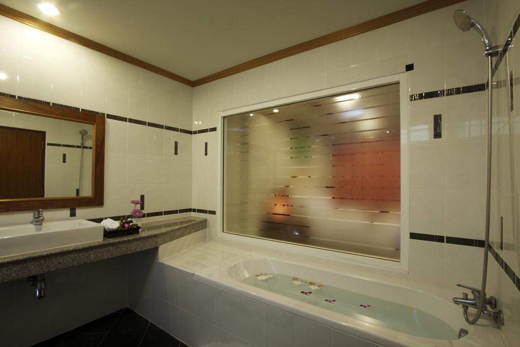 Blue Beach Club & Resort Patong Стая снимка