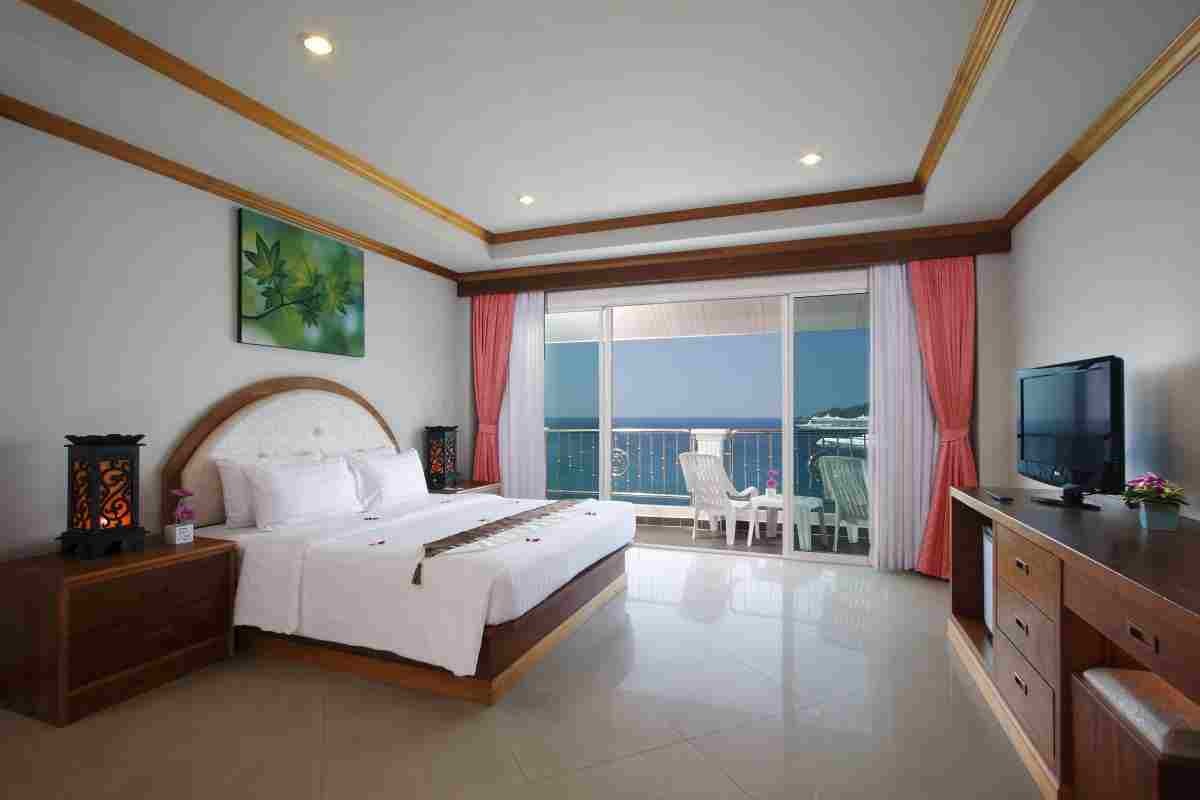Blue Beach Club & Resort Patong Екстериор снимка