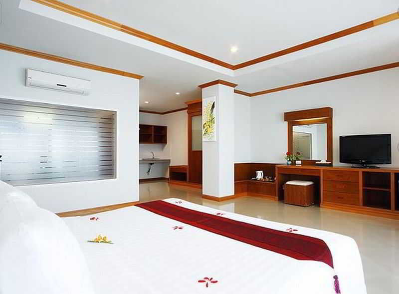 Blue Beach Club & Resort Patong Екстериор снимка